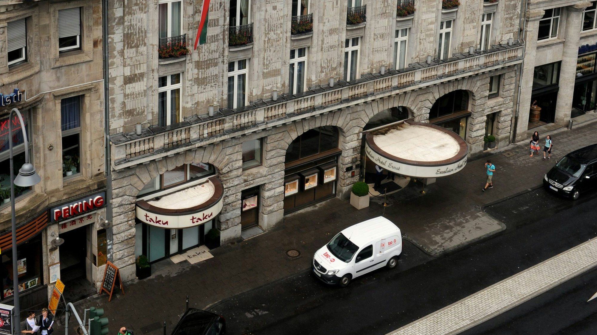 Der Eingang des Hotel Excelsior in Köln
