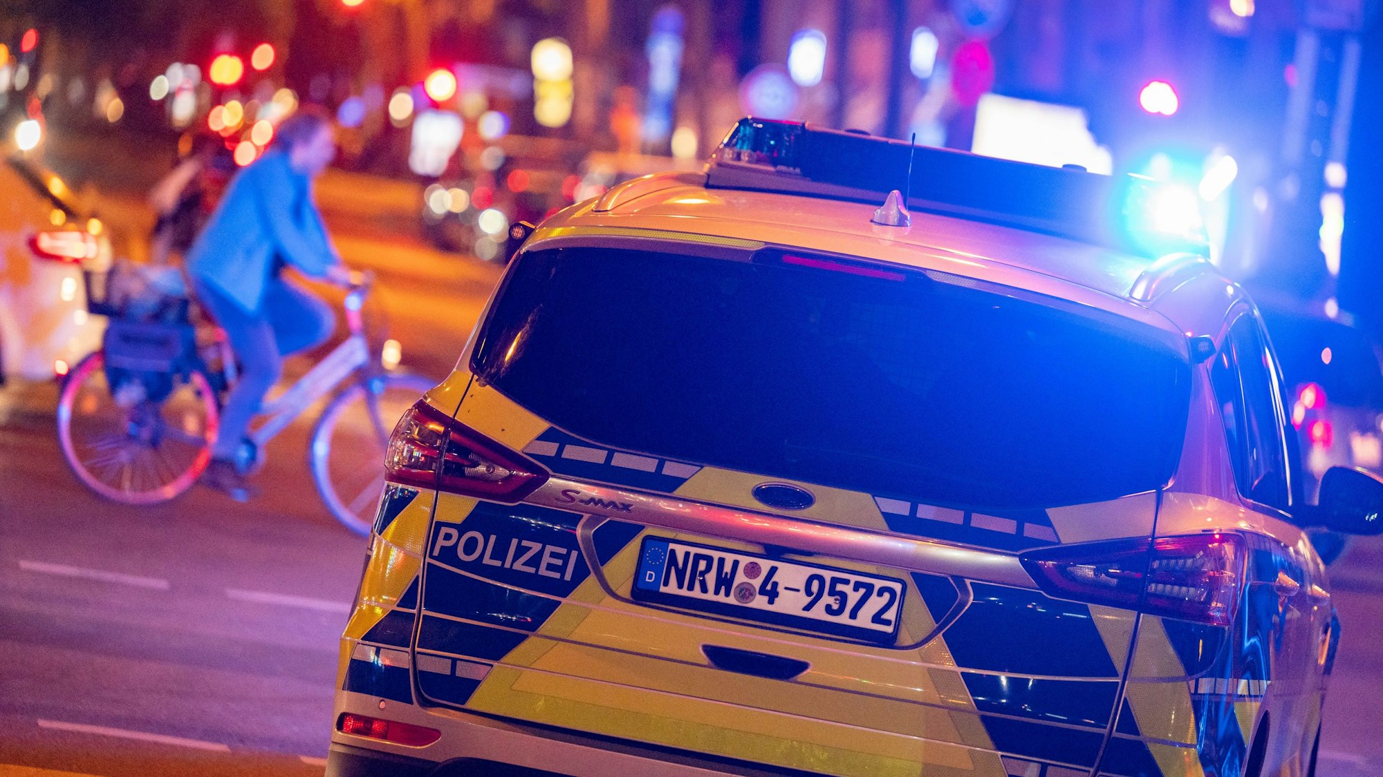 13.05.2022, Köln: Die Polizei ist auf den Ringen im Einsatz. Foto: Uwe Weiser
