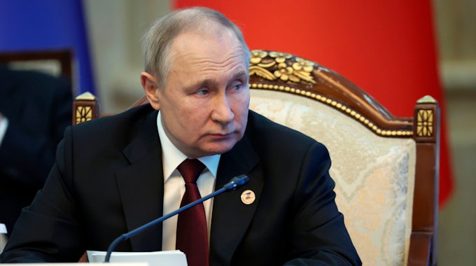 Dieses von der staatlichen russischen Nachrichtenagentur Sputnik via AP veröffentlichte Foto zeigt Wladimir Putin bei einem Gipfeltreffen des Zwischenstaatlichen Rates der Eurasischen Wirtschaftsunion (EAEU).