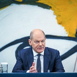 Bundeskanzler Olaf Scholz (SPD) gibt eine Pressekonferenz nach der Ministerpräsidentenkonferenz im Bundeskanzleramt.