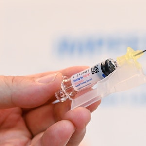 Spritze mit Grippe-Impfstoff