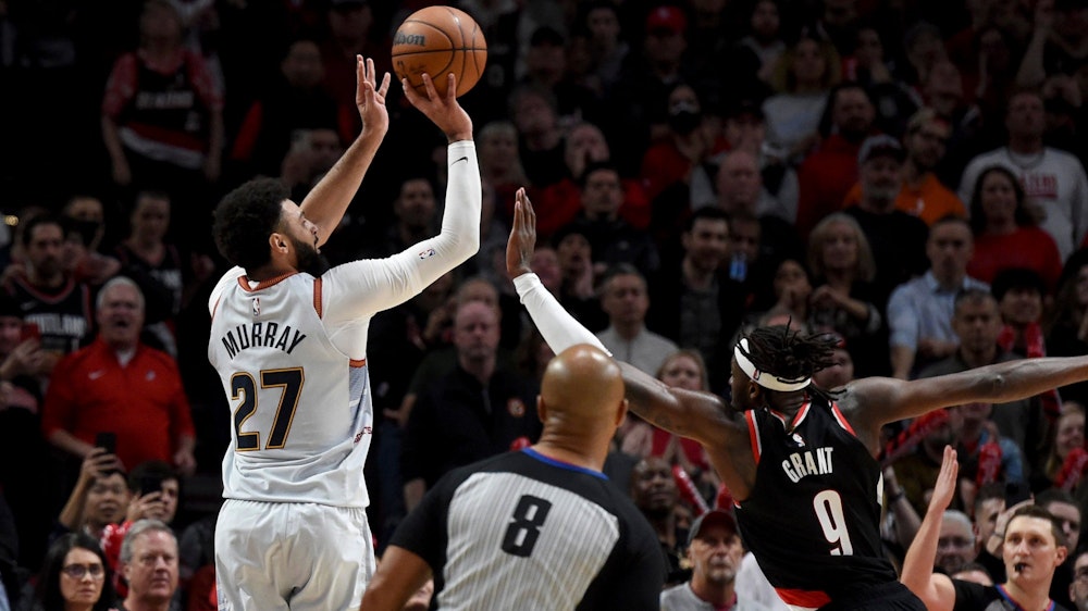 Jamal Murray trifft im NBA-Spiel der Denver Nuggets gegen die Portland Trail Blazers 0,9 Sekunden vor dem Ende: zum Sieg.