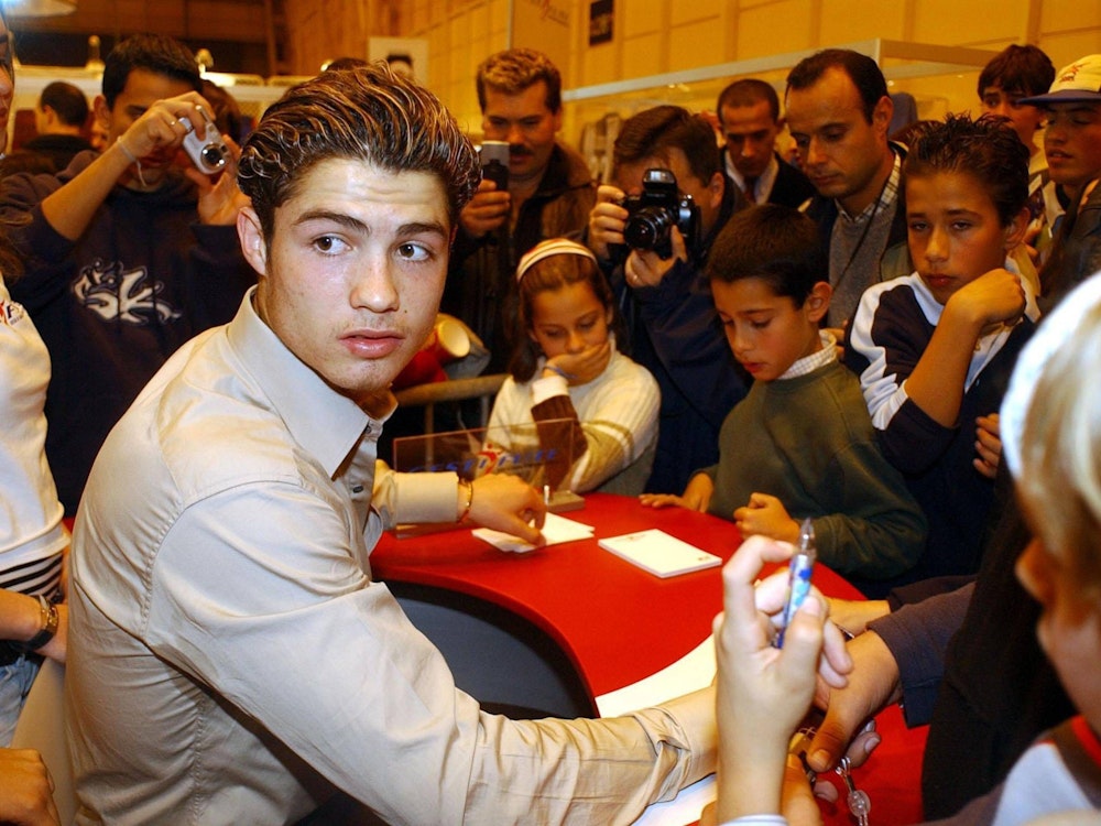 Cristiano Ronaldo (Manchester United) bei einer Autogrammstunde.