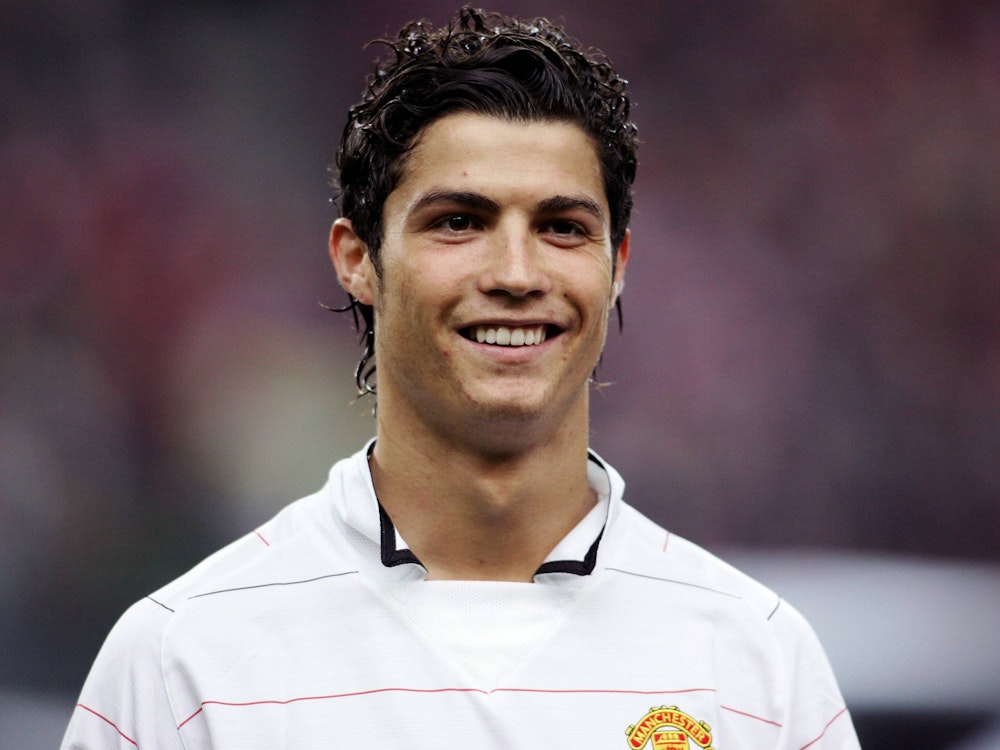 Cristiano Ronaldo lächelt.