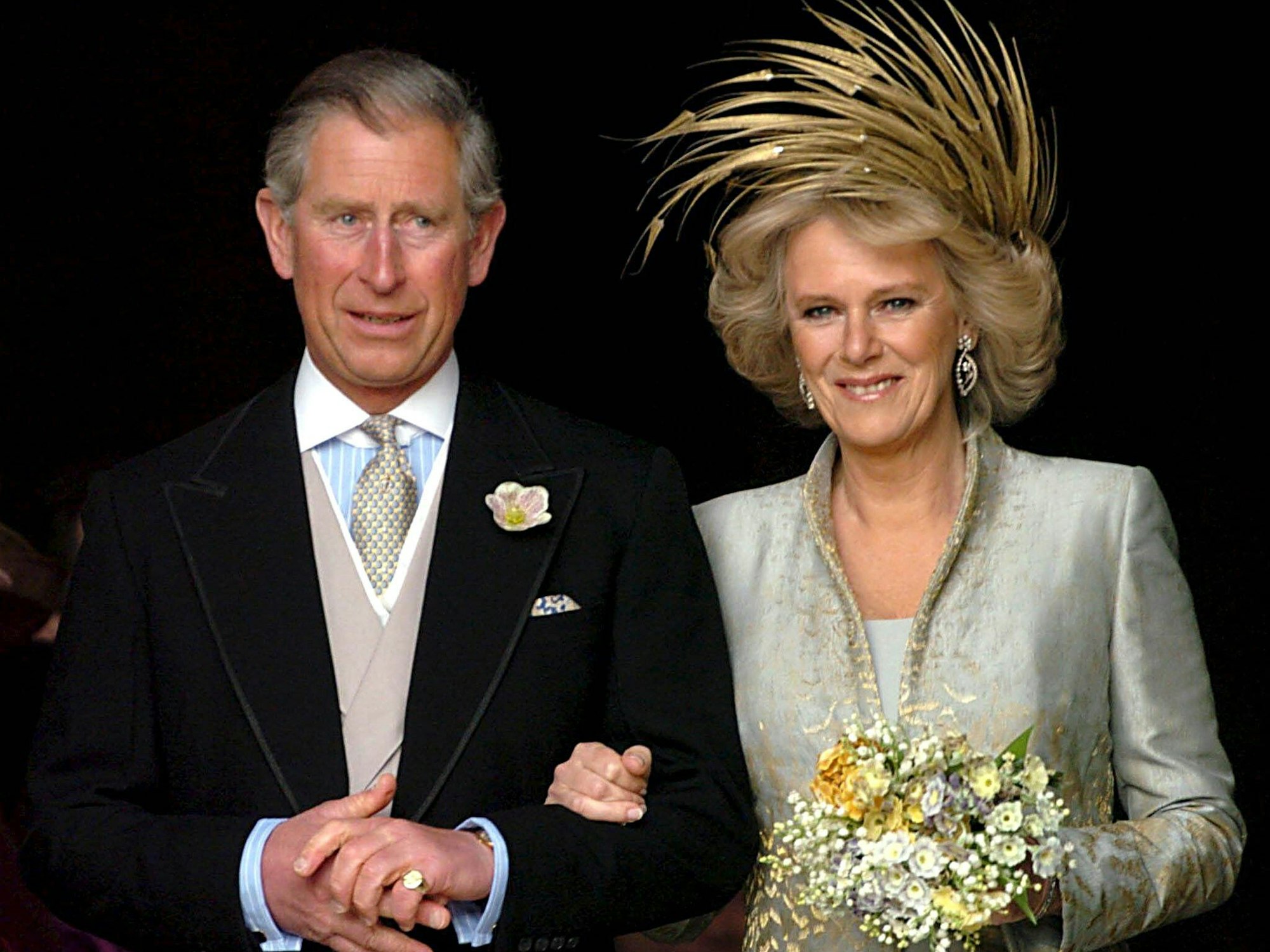 Charles, Prince of Wales, und Camilla Parker Bowles in Hochzeitskleidung.