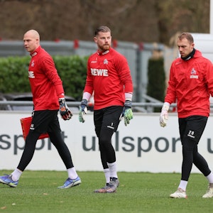 Die Keeper des 1. FC Köln Matthias Köbbing, Timo Horn, Marvin Schwäbe (v.l.n.r.) beim Training.