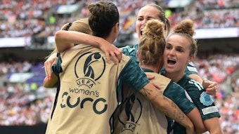Die DFB-Spielerinnen jubeln im EM-Finale der Frauen gegen England über das Tor zum zwischenzeitlichen 1:1-Ausgleich.