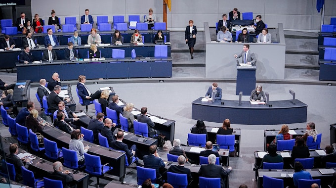 Sebastian Hartmann (SPD), Bundestagsabgeordneter, spricht im Bundestag in der Aktuellen Stunde zur Bedrohung durch Netzwerke von Reichsbürgern und Rechtsextremisten.