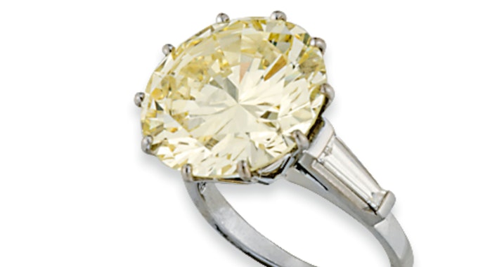 Ein Diamant-Ring (Solitär) (Symbolbild)