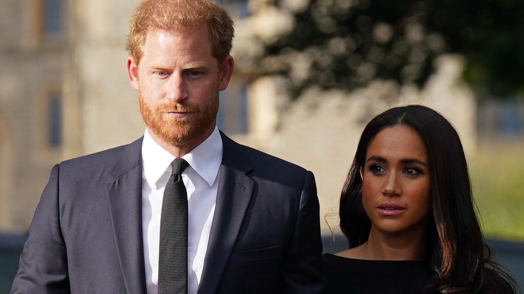 Der britische Prinz Harry und seine Frau Meghan treffen nach dem Tod der britischen Königin Elizabeth II. am 08. September 2022 auf Schloss Windsor in Trauerkleidung mit der Öffentlichkeit zusammen.&nbsp;