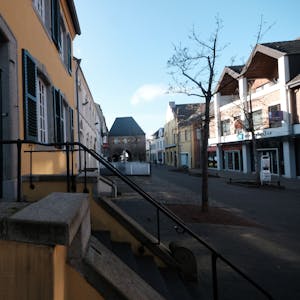 Die Fußgängerzone in Bergheim mit Aachener Tor.&nbsp;