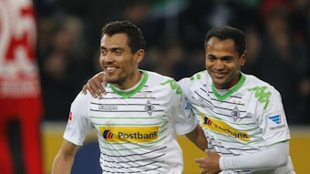 Jubel bei Juan Arango und Raffael nach einem Treffer für Borussia Mönchengladbach gegen Hertha BSC.