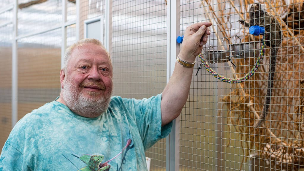 Trauer beim „Zoo Zajac“: Betreiber Norbert Zajac (hier 2019) ist tot.