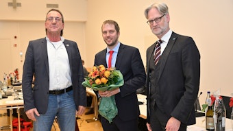 Der scheidende Bernd Sassenhof wurde verabschiedet, der neue Beigeordnete Mario Bredow vereidigt und der neue Erste Beigeordnete Thorsten Steinwartz eingeführt.