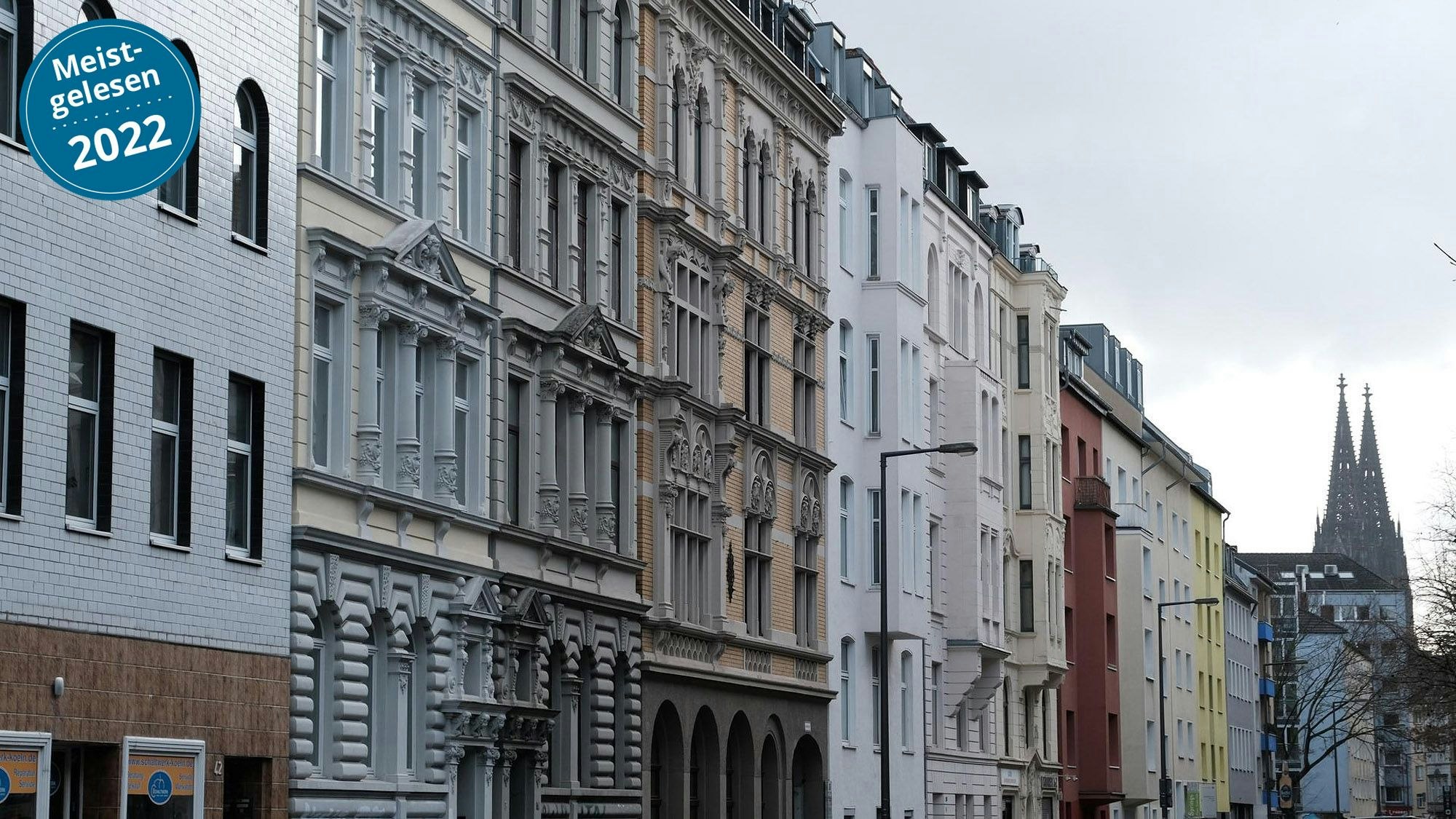 Straße mit Gründerzeithäusern, Blick auf den Dom