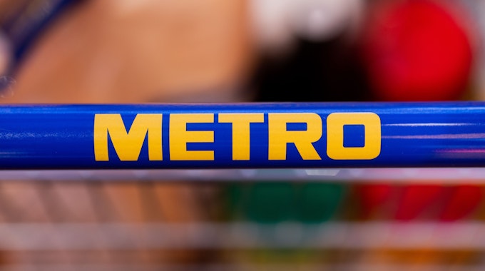 Das Logo der Metro ist beim Capital Markets Day der Metro AG in der Konzernzentrale auf einem Einkaufswagen zu sehen.&nbsp;