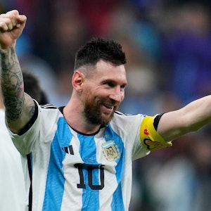 Der argentinische Fußballspieler Lionel Messi jubelt nach dem 3:0 gegen Kroatien.