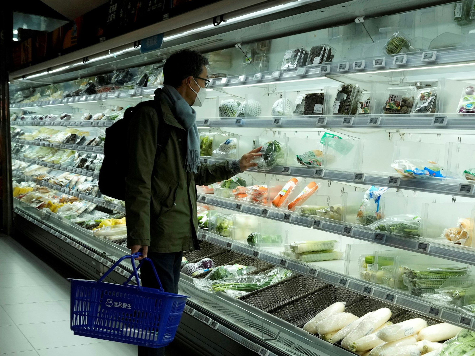 Beim Einkaufen im Supermarkt (hier ein Symbolfoto) auf Mallorca trauen Kundinnen und Kunden derzeit ihren Augen kaum.