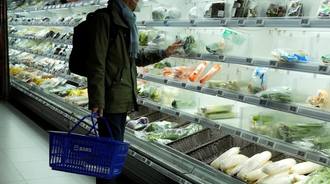 Beim Einkaufen im Supermarkt (hier ein Symbolfoto) auf Mallorca trauen Kundinnen und Kunden derzeit ihren Augen kaum.