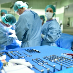 Ein Operationssaal während einer OP (Symbolbild)