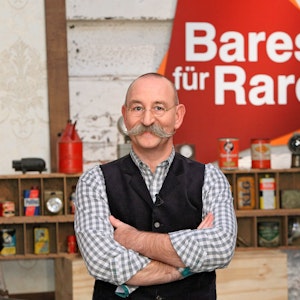 Horst Lichter steht am Set der ZDF-Sendung „Bares für Rares“