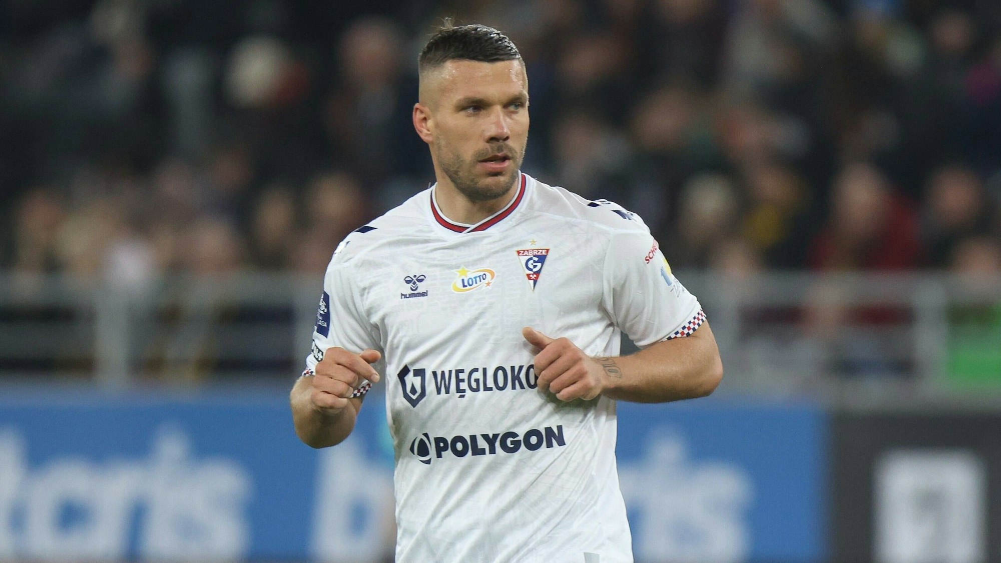 Lukas Podolski läuft beim Spiel von Gornik Zabrze über den Platz