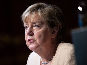 Angela Merkel nimmt an einem Festakt zum 77-jährigen Bestehen der „Süddeutschen Zeitung“ im Gärtnerplatztheater teil.