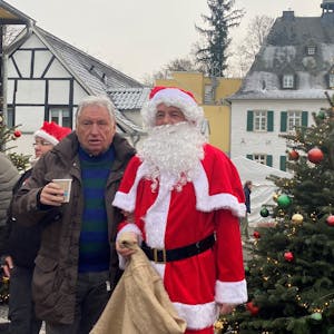 Foto mit Weihnachtsman: Kurt Lammert, Eigentümer des Hotel- und Restaurantbetriebs