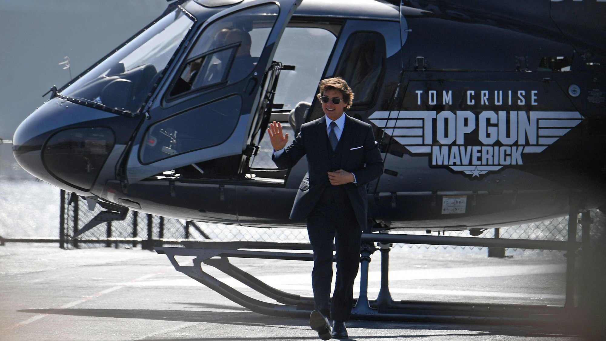 Tom Cruise kommt mit einem Helikopter bei der Weltpremiere seines neuen Films in San Diego (Kalifornie,USA) an.