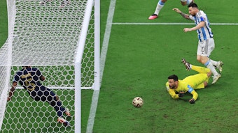 Lionel Messi erzielt das 3:2 für Argentinien im WM-Finale gegen Frankreich. 