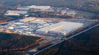 Das Luftfoto zeigt das Tesla-Werk Grünheide in Brandenburg.