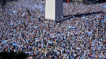 In der argentinischen Hauptstadt Buenos Aires feiern Fans den Weltmeister-Titel.