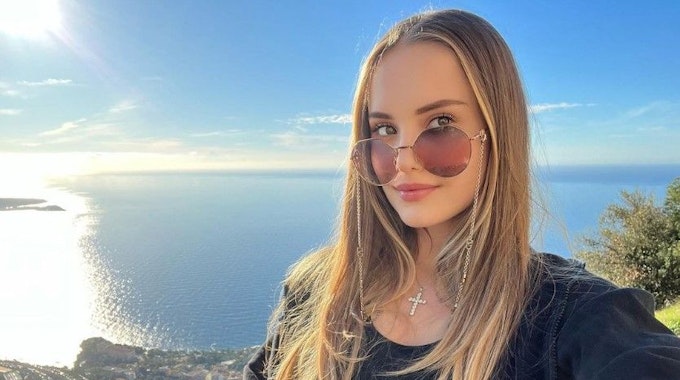 Davina Geiss, hier mit einer Sonnenbrille auf einem Instagram-Selfie vom 14. November, wickelt ihre Fans auf Instagram um den Finger.