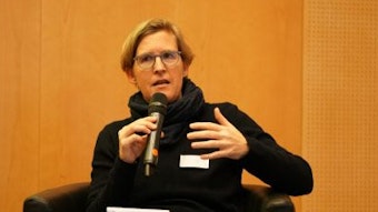 Die Erfurter Theologieprofessorin Julia Knop in einer Diskussionsrunde