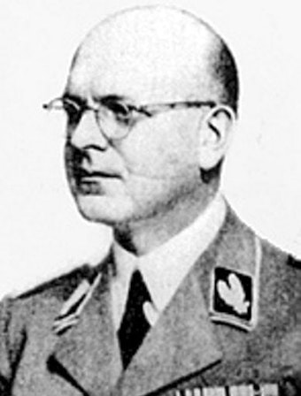 Das Bild zeigt ein Porträt des Kölner Bankiers Kurt Freiherr von Schröder in Uniform.