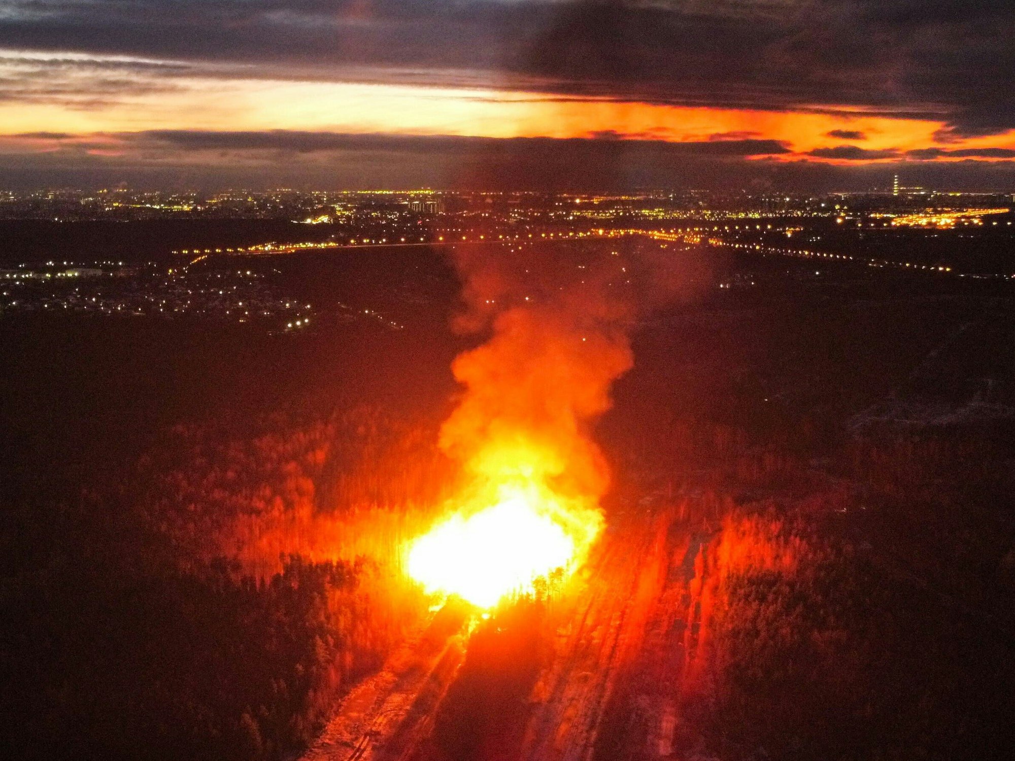 Ein Feuerball nach der Explosion einer Gas-Pipeline im russischen Leningrad.