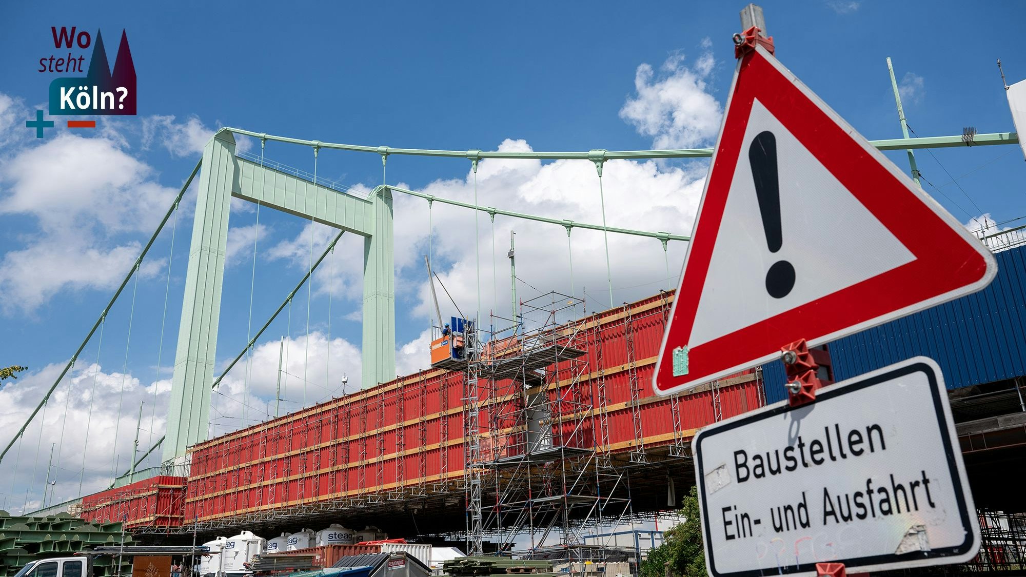 Das Bild zeigt die Baustelle der Mülheimer Brücke und ein Baustellenschild.