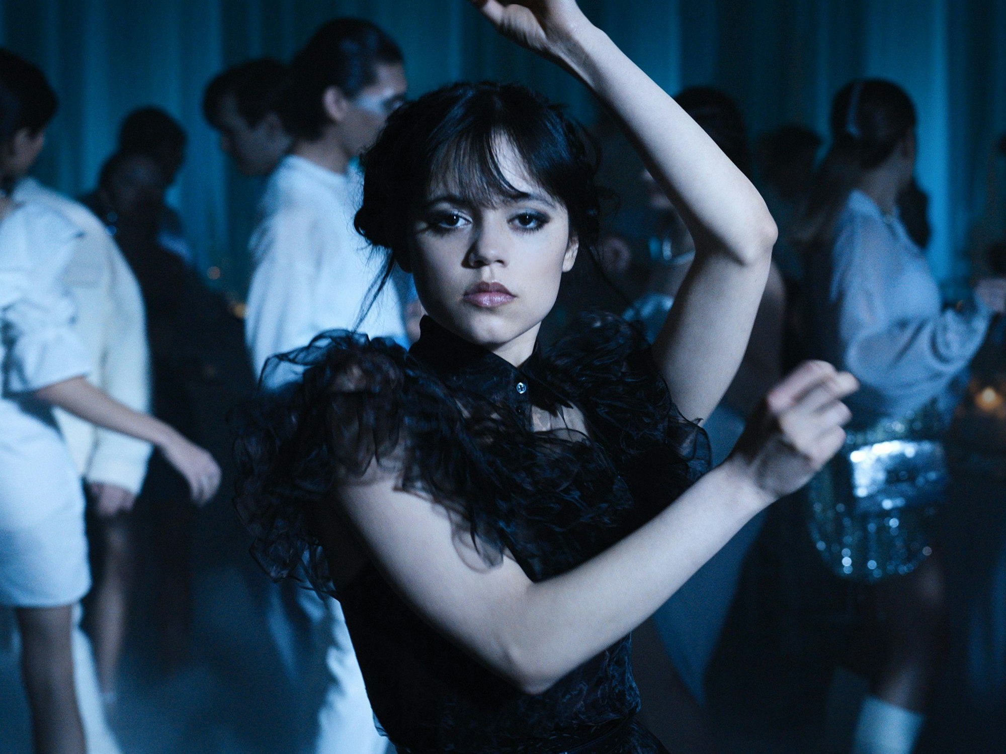 Jenna Ortega als Wednesday Addams in einer Tanzszene der Episode 104 der Netflix-Serie Wednesday (undatiert).