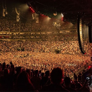 Überblick über die ganze Lanxess-Arena in Köln bei einem Auftritt von Seeed.