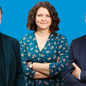 Bildkombination Gerhard Voogt, Anne Burgmer und Carsten Fiedler vor blauem Hintergrund