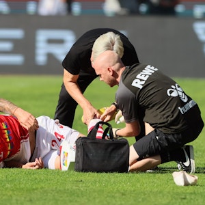 Jeff Chabot verletzt sich gegen den VfB Stuttgart.