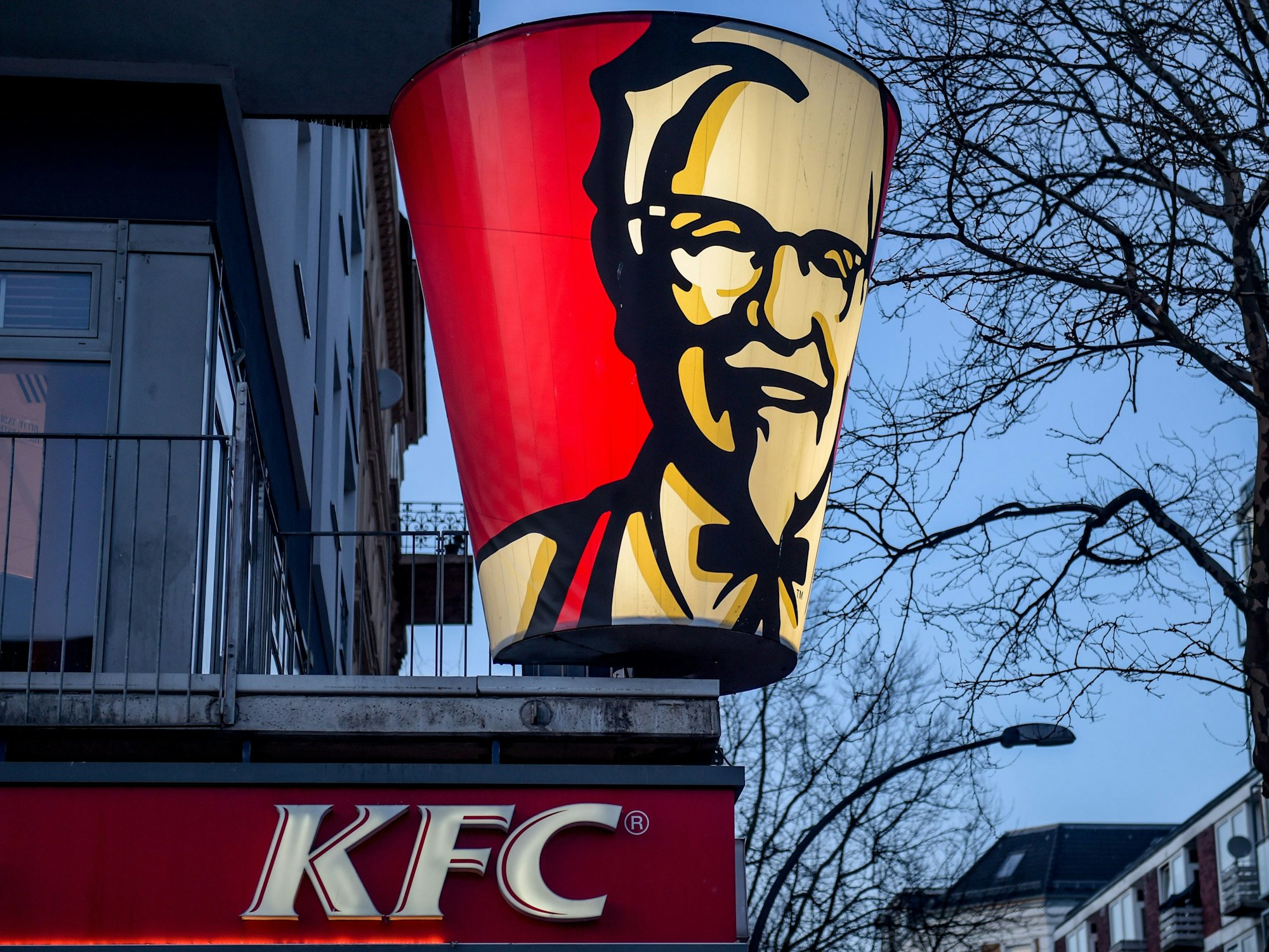 Das Restaurant der Fastfood-Kette Kentucky Fried Chicken (KFC) an der Hamburger Reeperbahn.