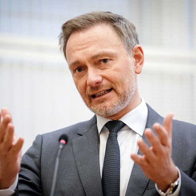 Christian Lindner (FDP), Bundesminister der Finanzen, am Rednerpult.