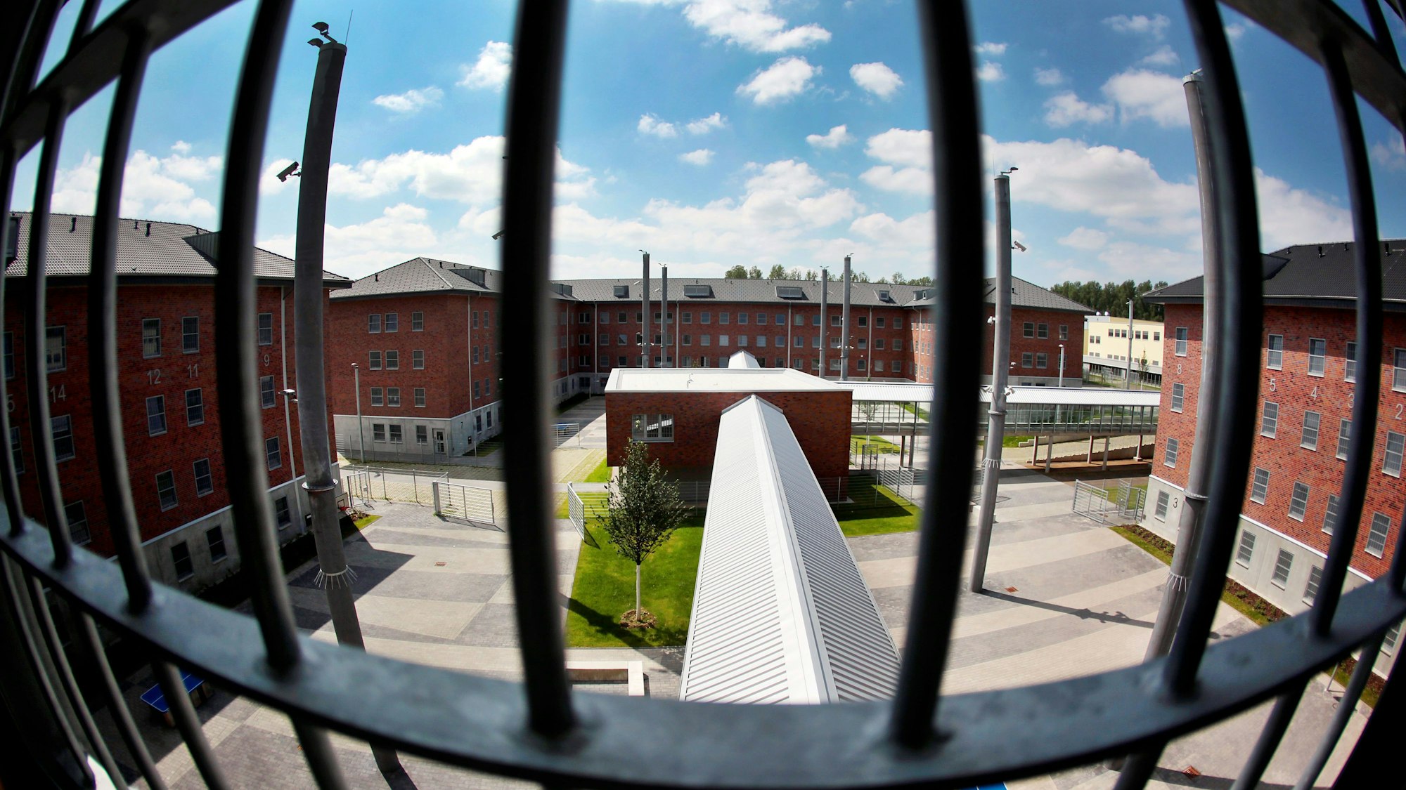 Blick aus einer Zelle in der Justizvollzugsanstalt Wuppertal-Ronsdorf.