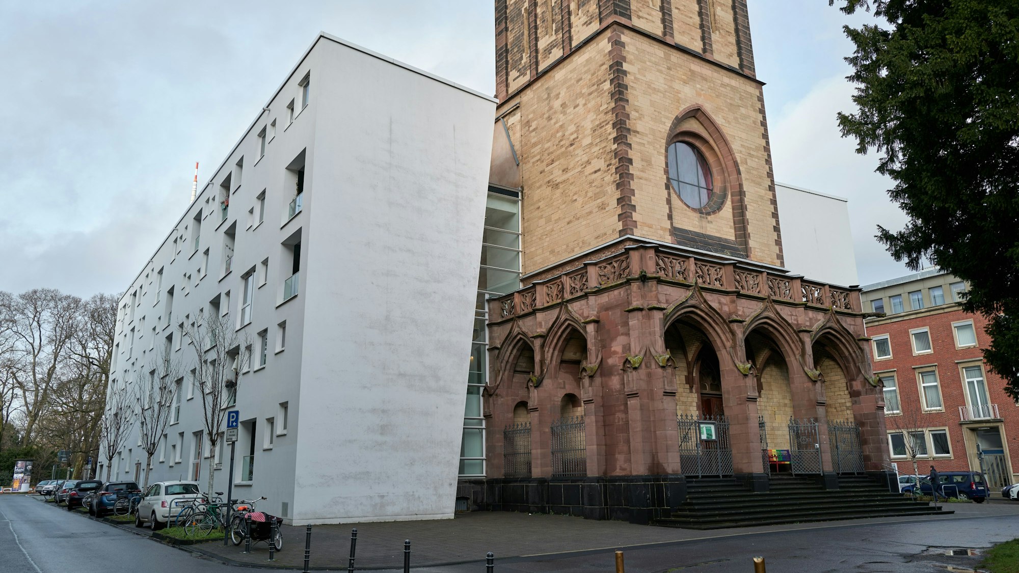 Außenaufnahme des Hauptschiffs der Christuskirche Köln