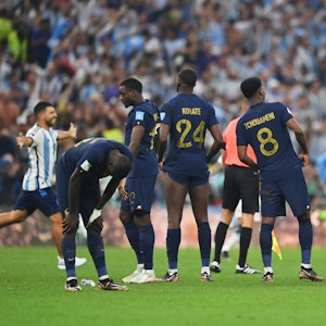 Pure Enttäuschung bei den Frankreich-Spielern nach der Niederlage im Elfmeterschießen beim Finale der WM 2022.