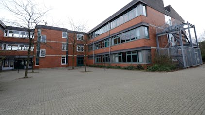 Das Schulgebäude des Hauptschule.
