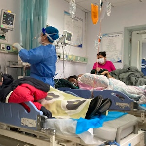 Patienten werden im Baoding No. 2 Central Krankenhaus in China behandelt.