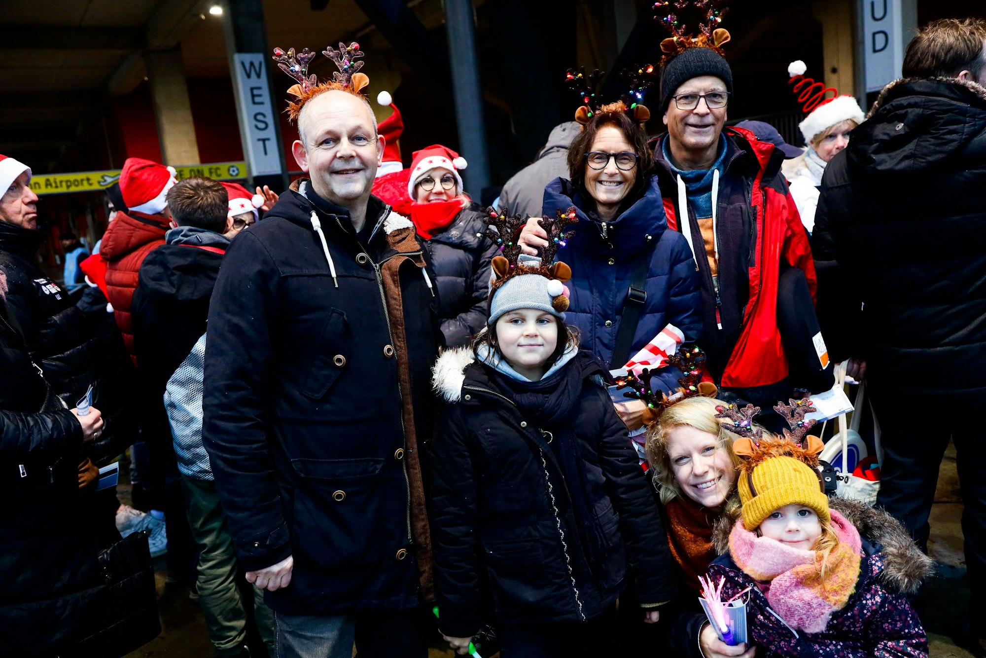 Familie Dragovoc aus Pulheim bei Köln bei „Loss mer Weihnachtsleeder singe“.