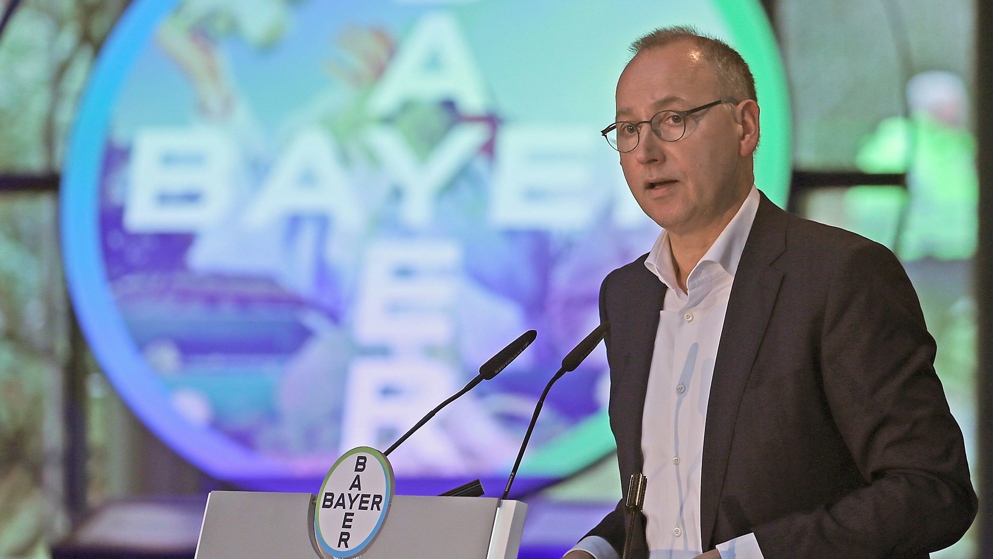 Werner Baumann, Vorstandsvorsitzender der Bayer AG, spricht auf der Bilanzpressekonferenz 2022.